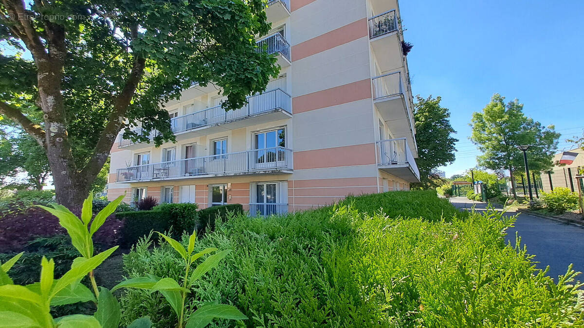 Appartement à MAGNY-LES-HAMEAUX
