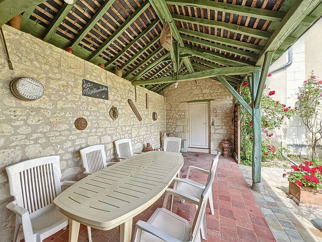 Maison à AMBILLOU-CHATEAU