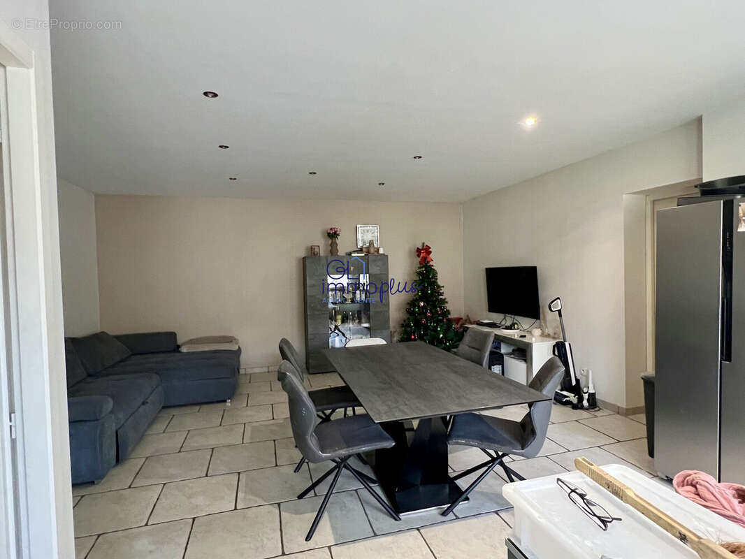 Commerce à MOURS-SAINT-EUSEBE