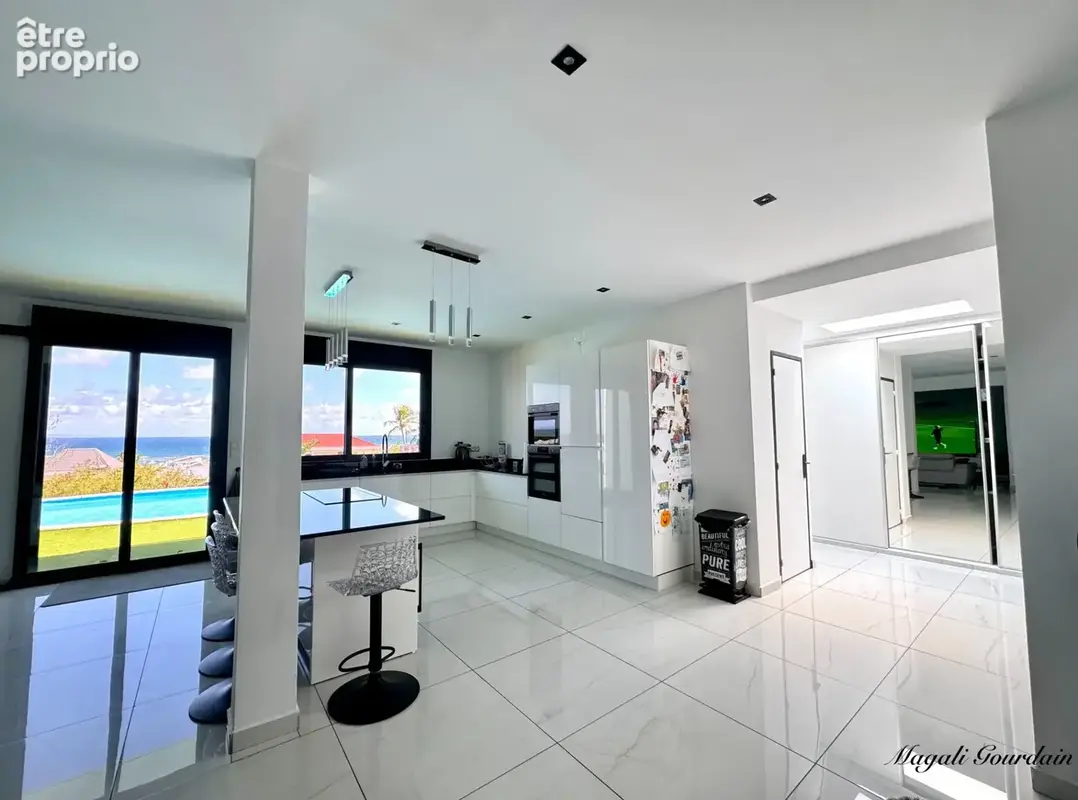 A vendre - propriete d'exception avec vue mer imprenable & studio attenant - sainte anne - photo 18