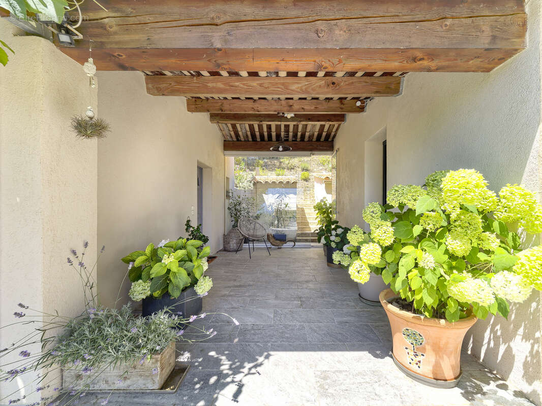 Superbe propriété - 223m2 - Vue panoramique mer - Tourrettes-sur-Loup - photo 12