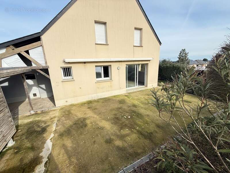 Maison à MESLAY-DU-MAINE