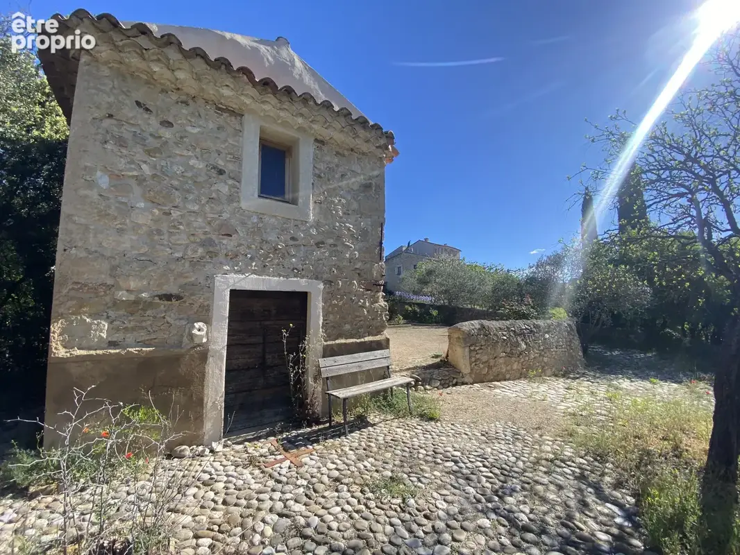 Bastide en pierres du XVIe siècle avec activités œnotouristiques sur 39 ha, à 35 minutes d’Aix-en-Provence - photo 5