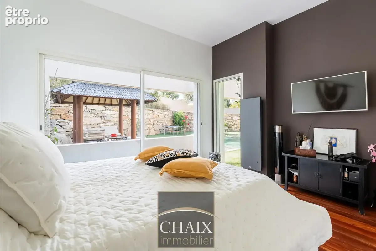 13600 LA CIOTAT - Villa contemporaine haut de gamme avecaccès plage privée - photo 11
