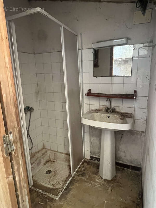 Maison à VILLESISCLE