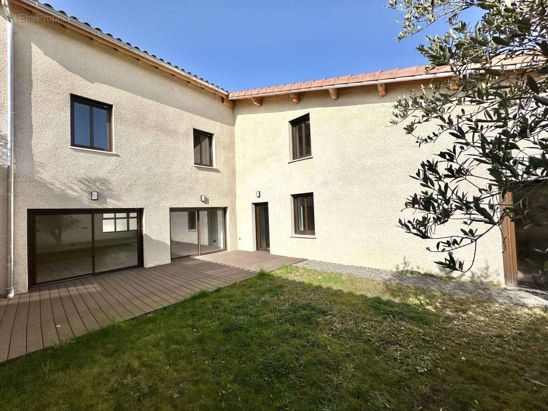 Maison à NEYRON