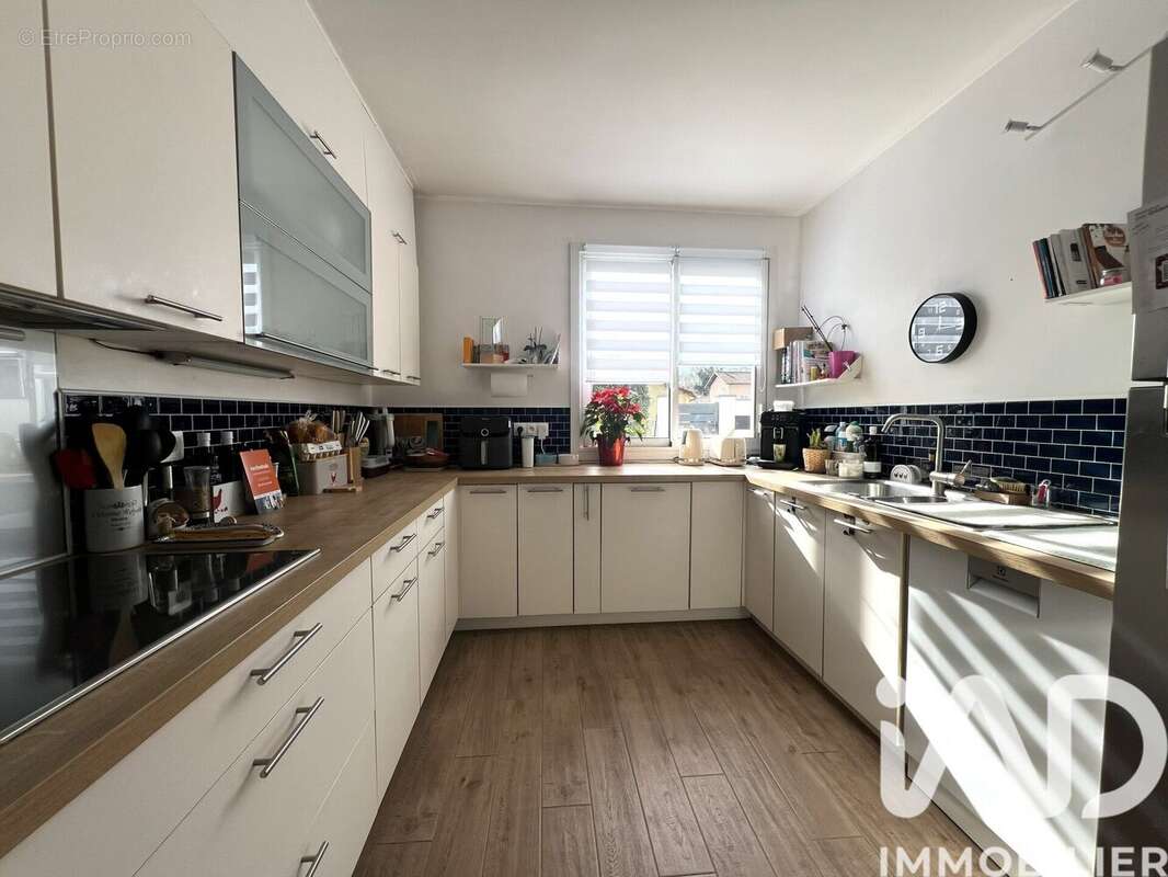 Maison 165 m² à Saint-Pierre-Du-Mont  - photo 5