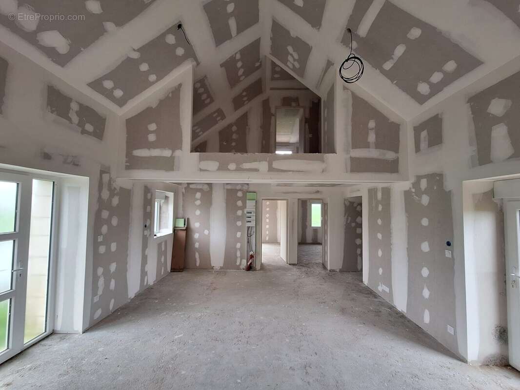 Maison à COMBREE