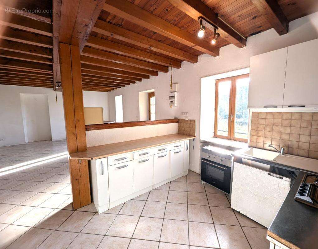 Maison à SAINT-BONNET-DES-QUARTS