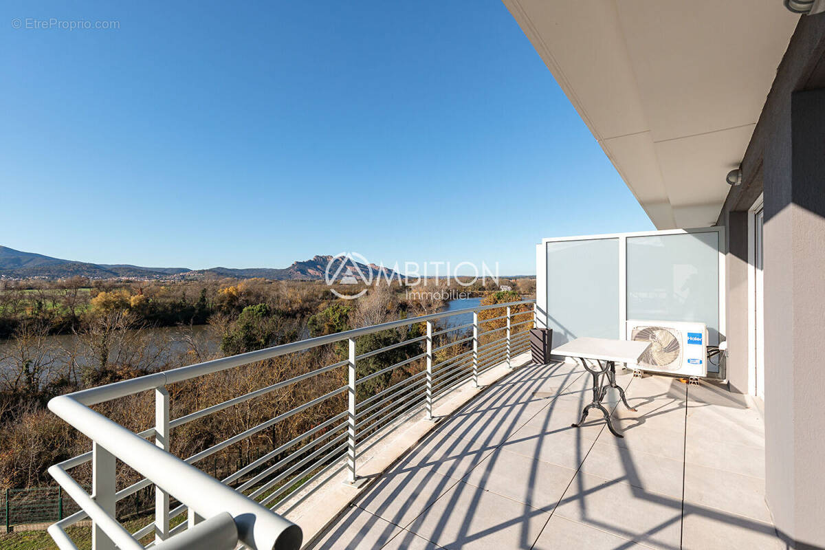 Appartement à PUGET-SUR-ARGENS