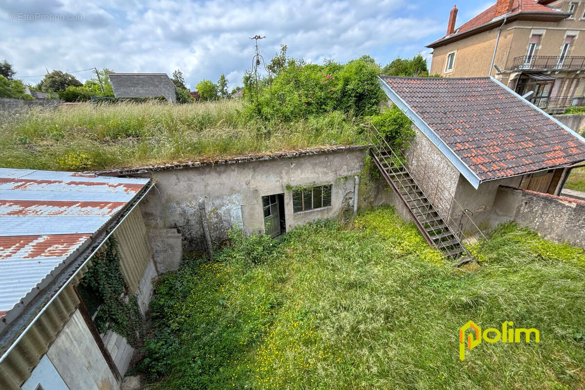 Maison à THIAUCOURT-REGNIEVILLE