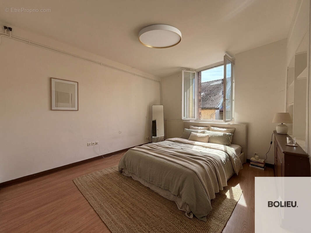 Immeuble de rapport à vendre à Belley — Centre-ville, face au Château,  trois lots libre - photo 5