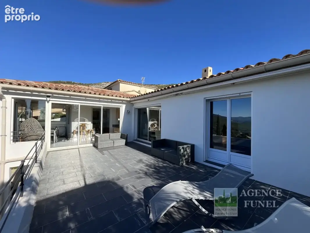 Splendide Villa Contemporaine 5 Chambres - Terrain 1699 m2 avec Piscine - Vue Panoramique - Espace bien-être - photo 12