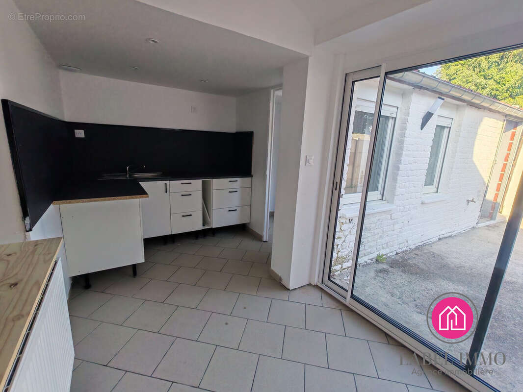 Maison 90 m² à Bruay-Sur-L'escaut  - photo 2