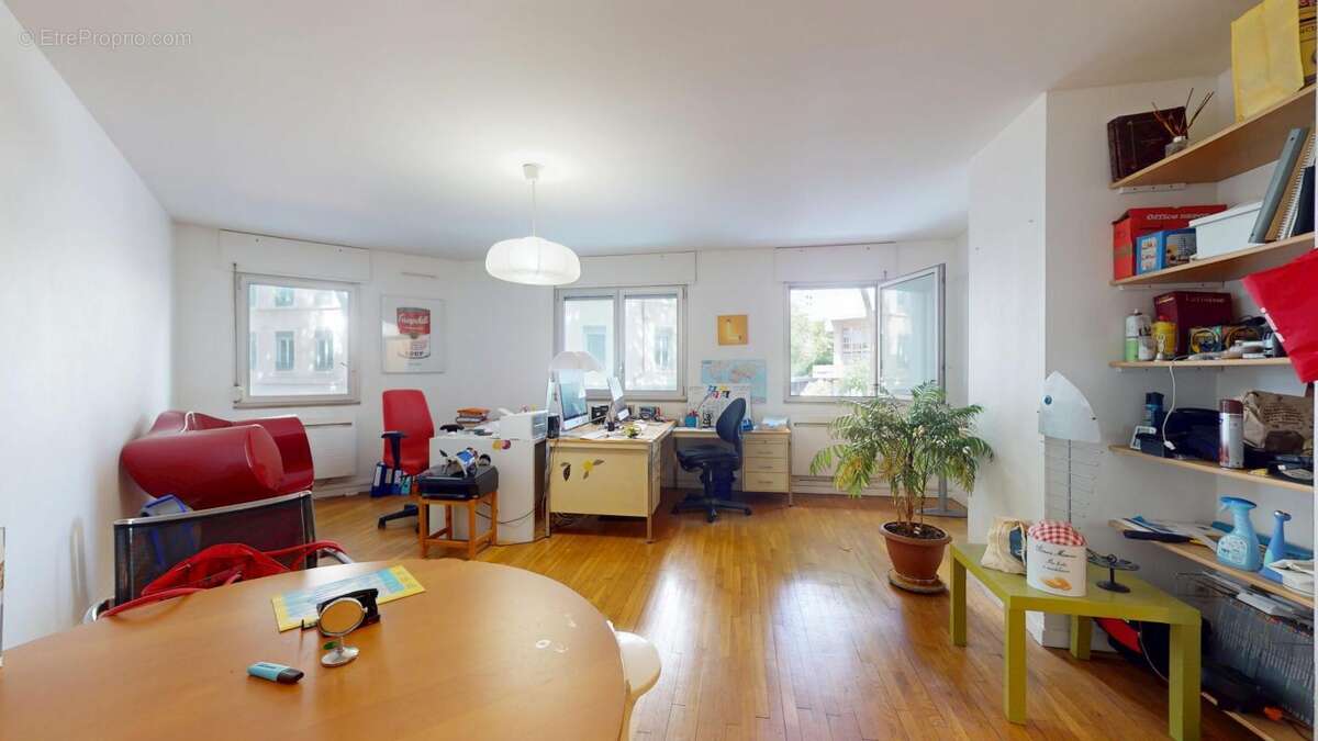  Lyon 3ᵉ – Limite Lyon 6ᵉ  Spacieux T3 de 72 m² avec parking, cave, ascenseur et jardin commun - photo 2