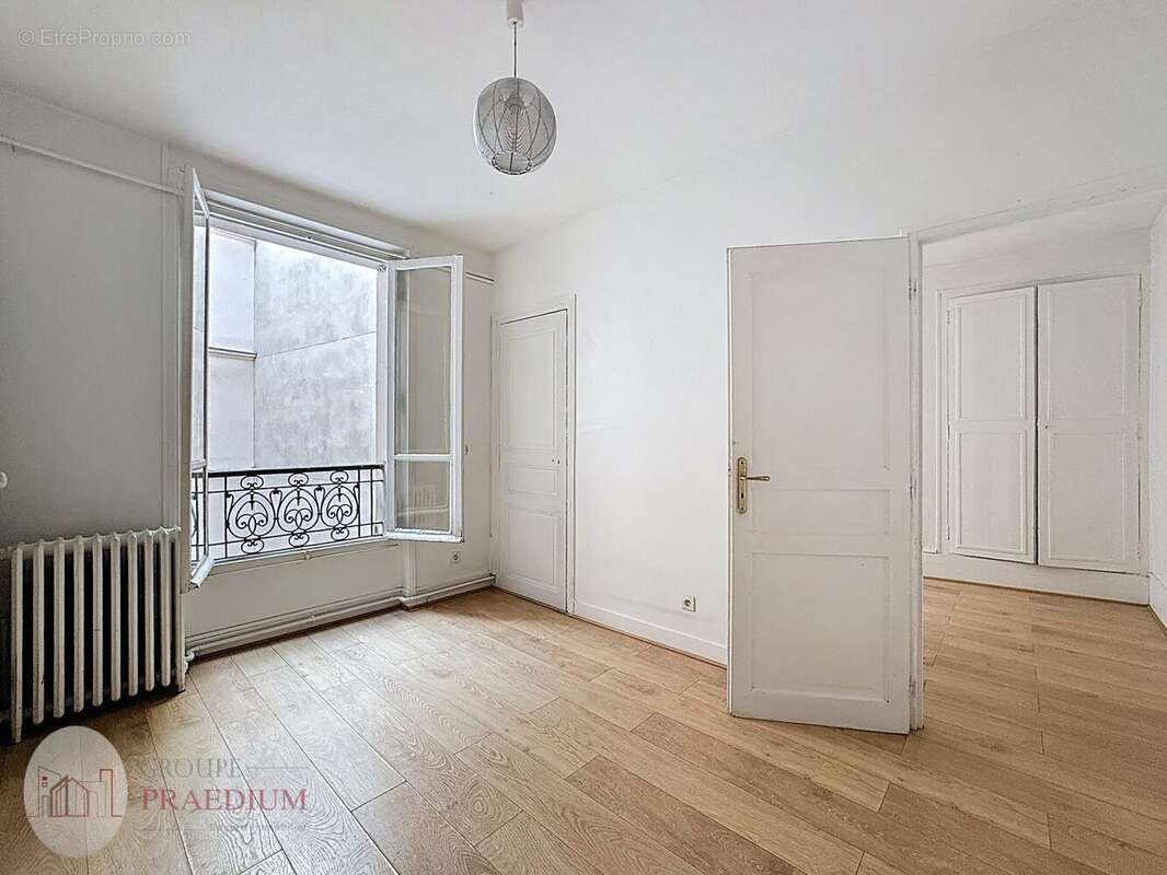 Appartement à PARIS-14E