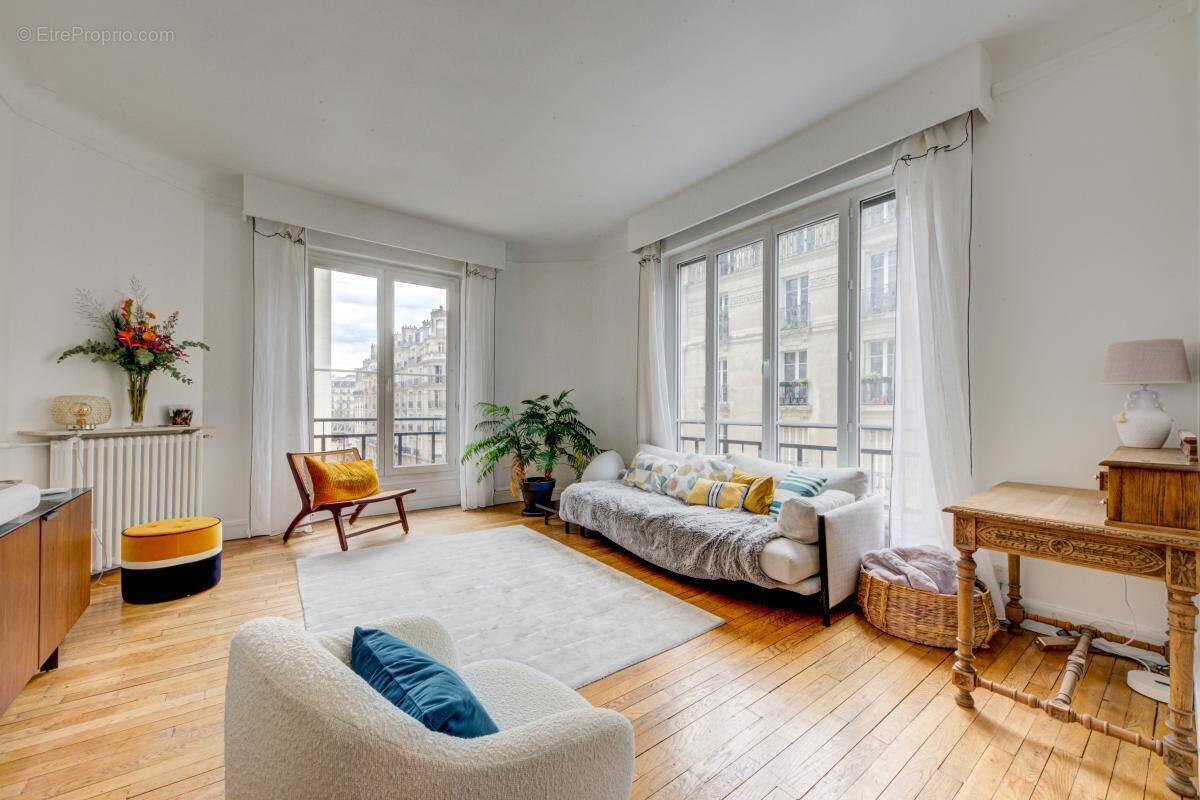 Appartement à PARIS-15E