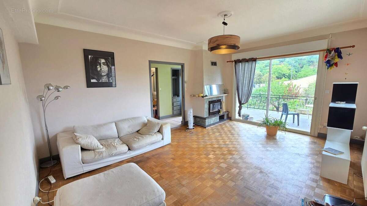 Photo 5 - Maison à LUSIGNAN