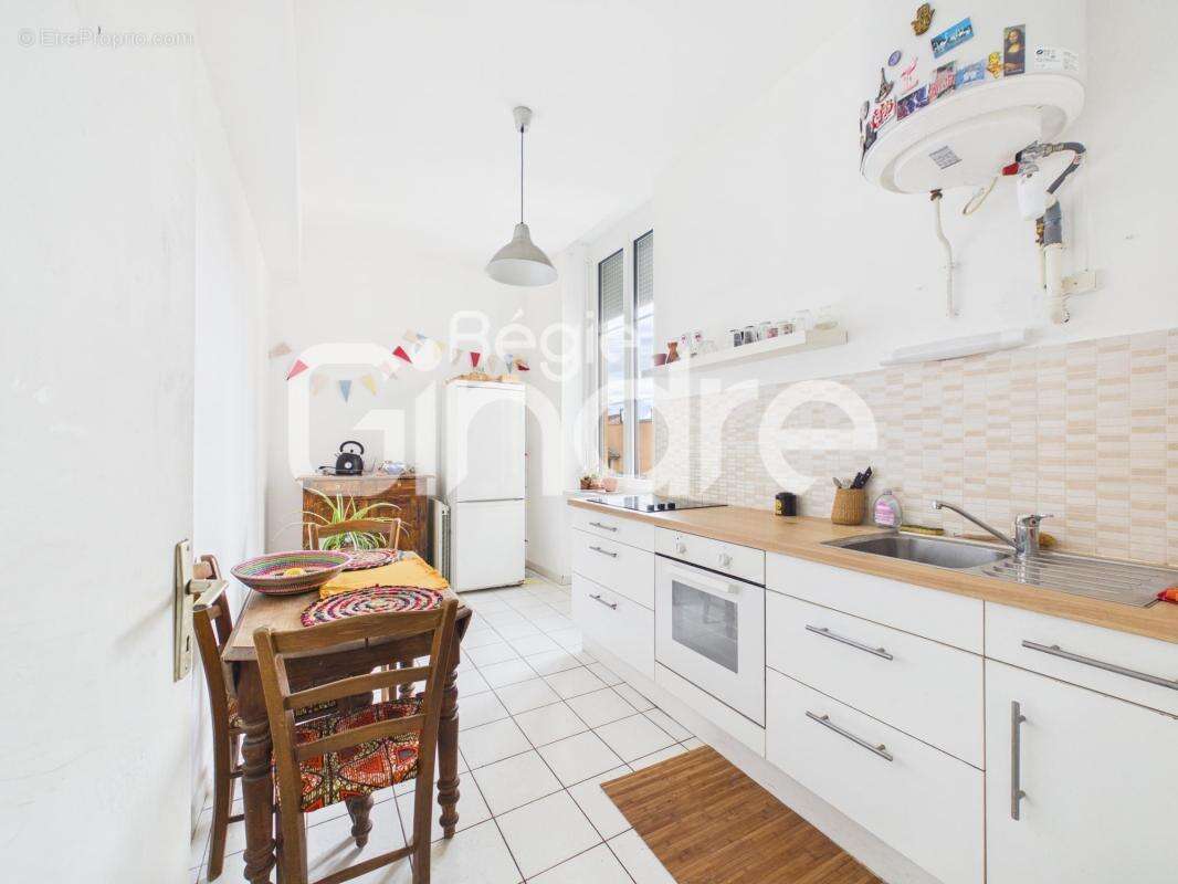 Vente - Appartement - 2 pièces + cuisine - 78 m² - 269 000 € - - photo 3