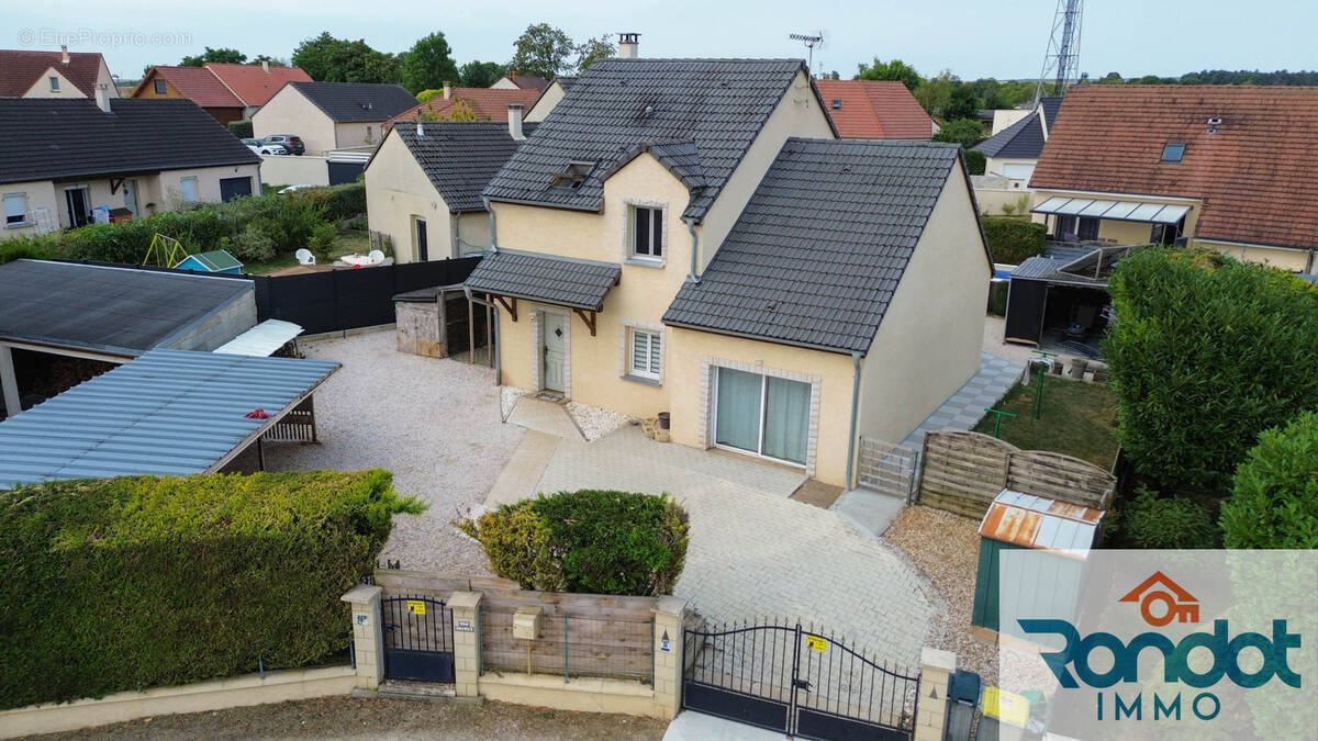 Maison à IS-SUR-TILLE