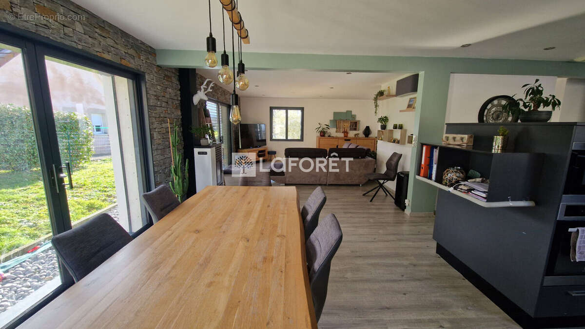 Maison à MONT-SOUS-VAUDREY