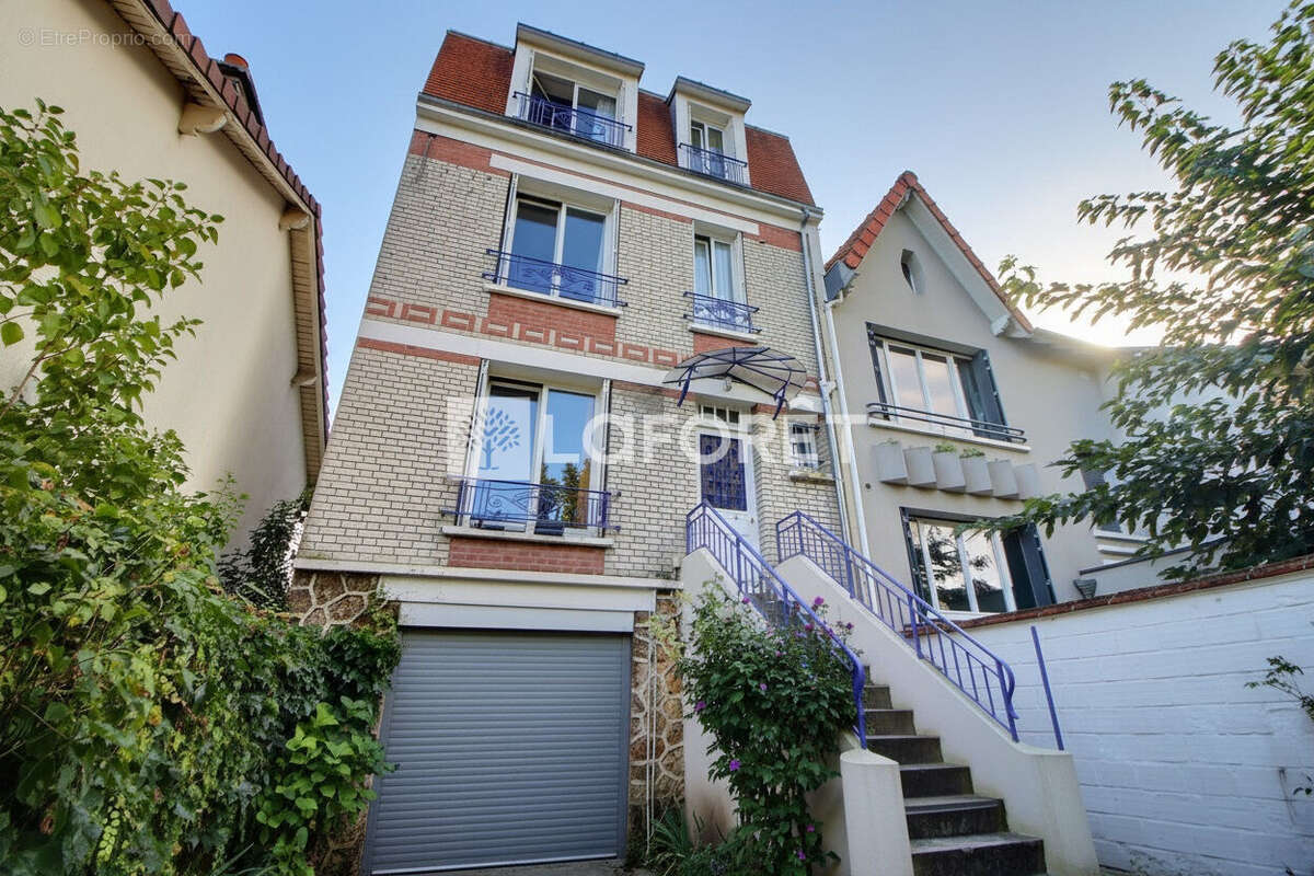 Maison à SURESNES
