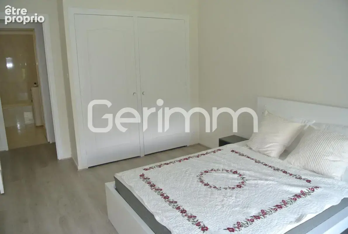 Vente - Appartement - 2 pièces + cuisine - 79 m² - 265 000 € - - photo 4
