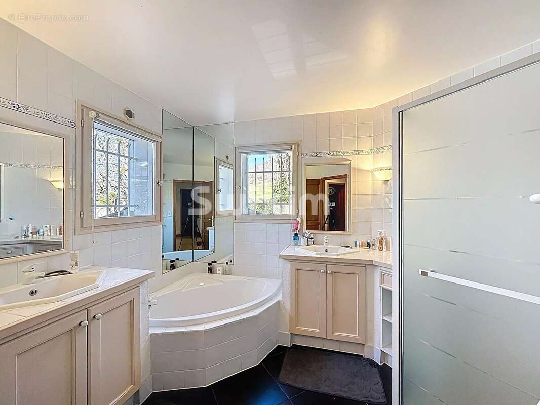 Maison à SAINT-CERGUES