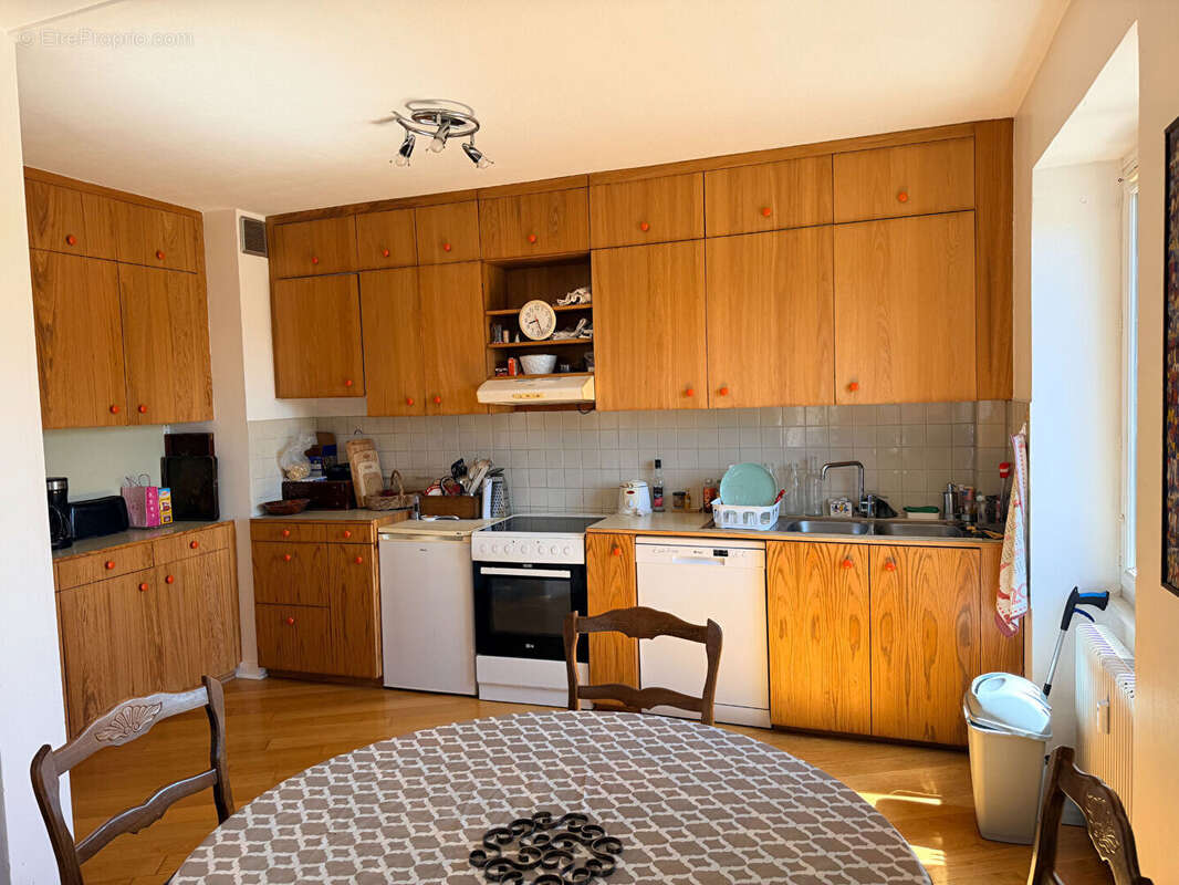 Nevers plein centre ville, vue place Carnot !!! Appartement de 3 pces avec parking et ascenseur - photo 7