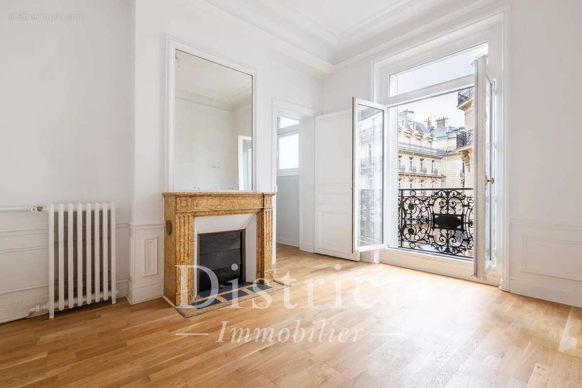 Appartement à PARIS-8E