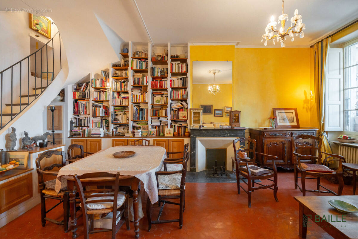 Appartement à MARSEILLE-6E