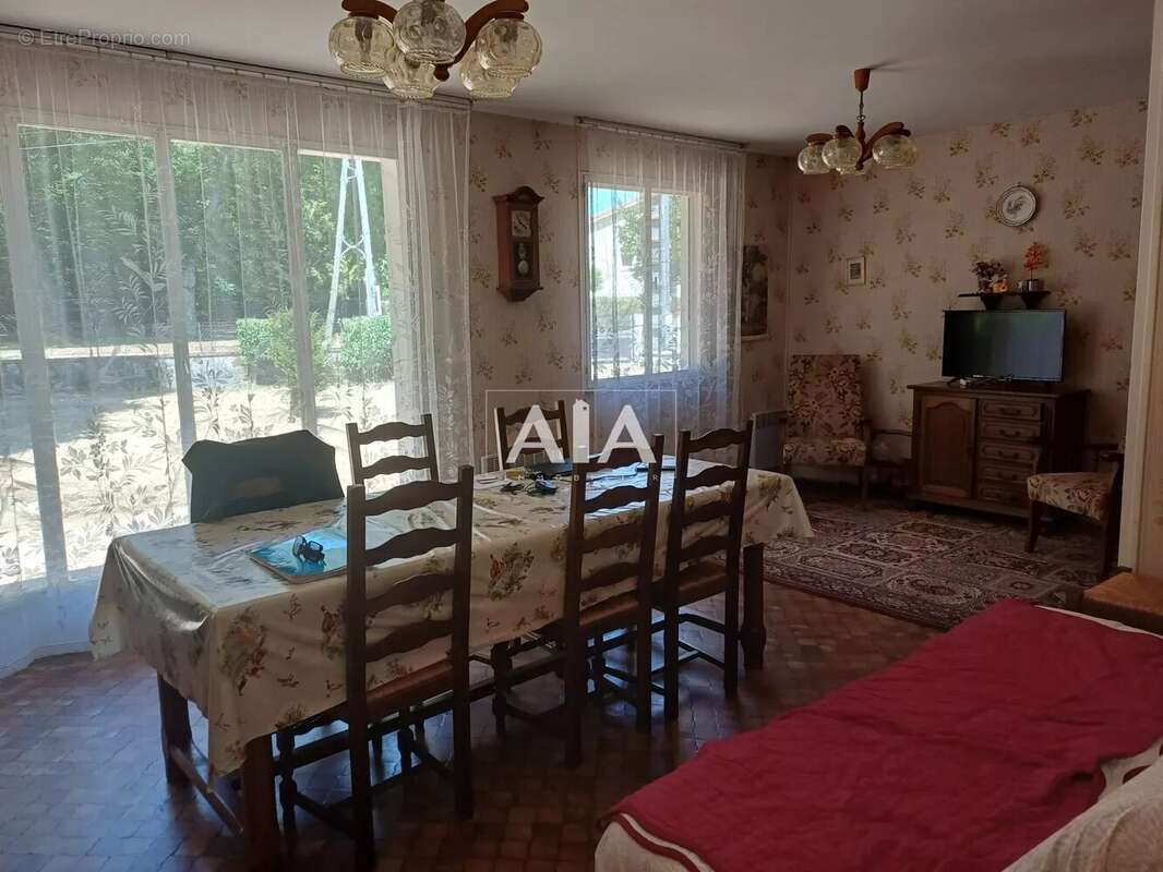 Maison à SAINT-PIERRE-D&#039;EXIDEUIL