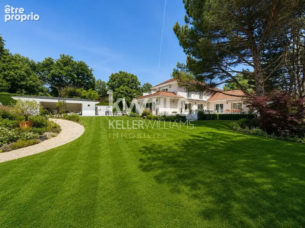 Photo Maison à Divonne-Les-Bains au prix de 3 150 000€