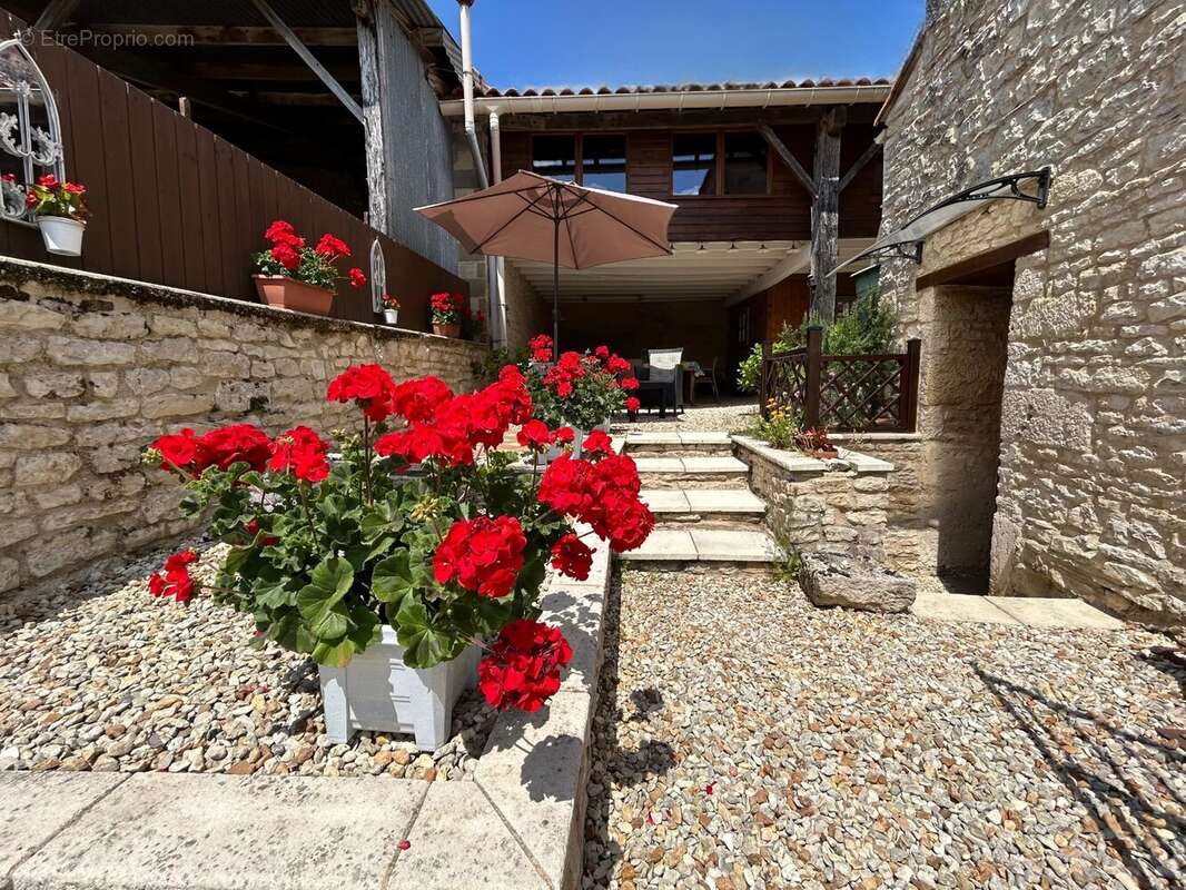 Maison à NANTEUIL-EN-VALLEE