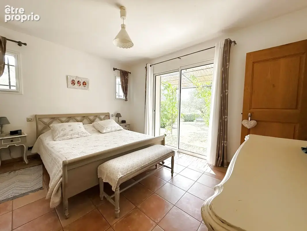 Saint-Paul-en-Forêt   Villa de plain-pied au calme sur 2 922 m2 - photo 11