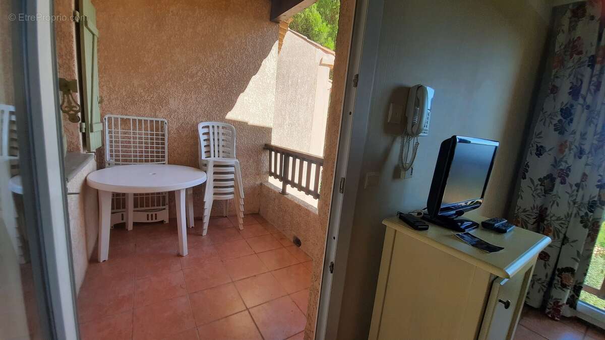 Appartement à ROQUEBRUNE-SUR-ARGENS