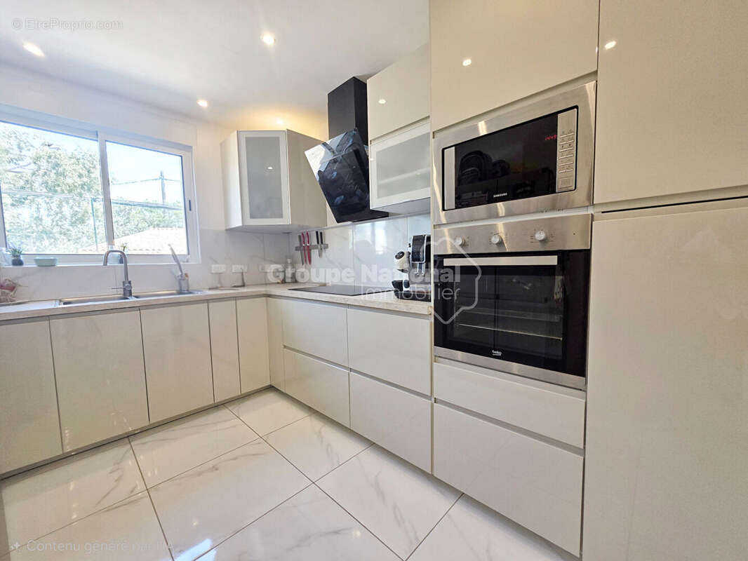 Maison de plain-pied rénovée,  80 m² , Miramas (13140) - photo 3