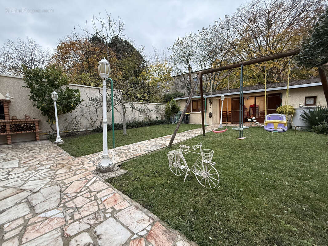 Maison à LE BLANC-MESNIL