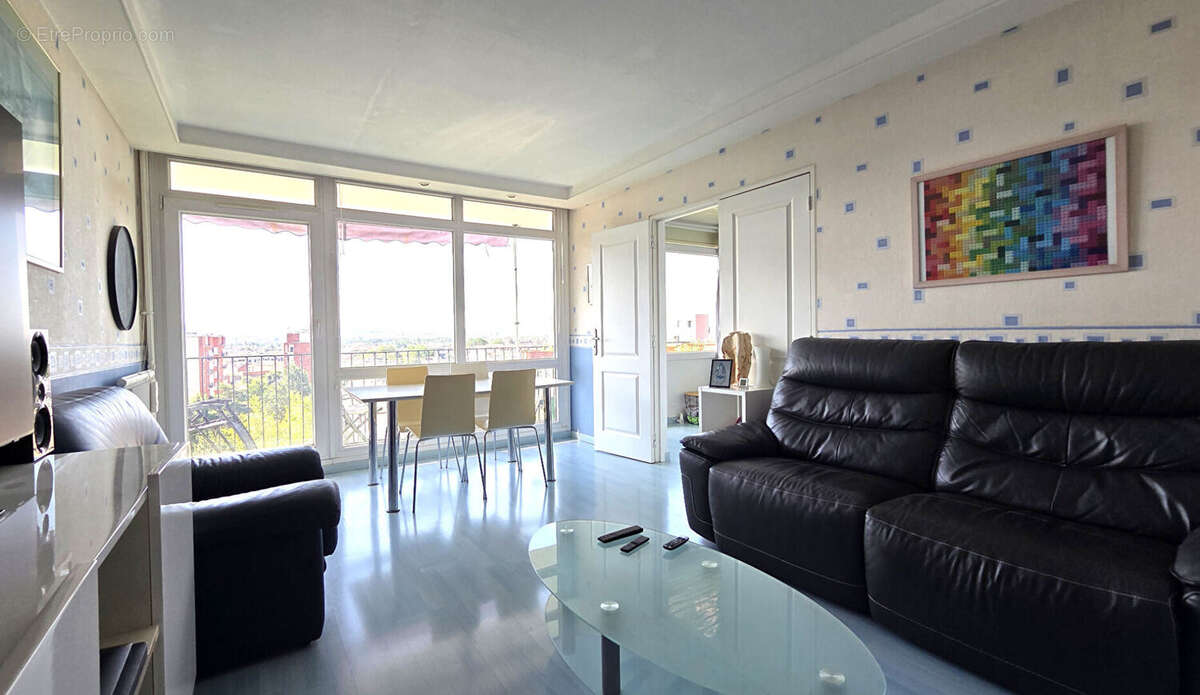 Exclusivité : F4 plein Sud avec balcon, parking & cave - photo 2