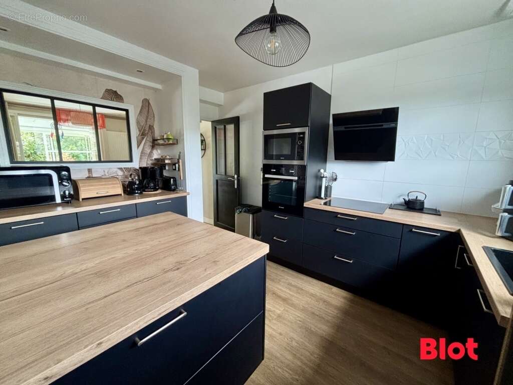 Maison 127 m² à Orgeres  - photo 4