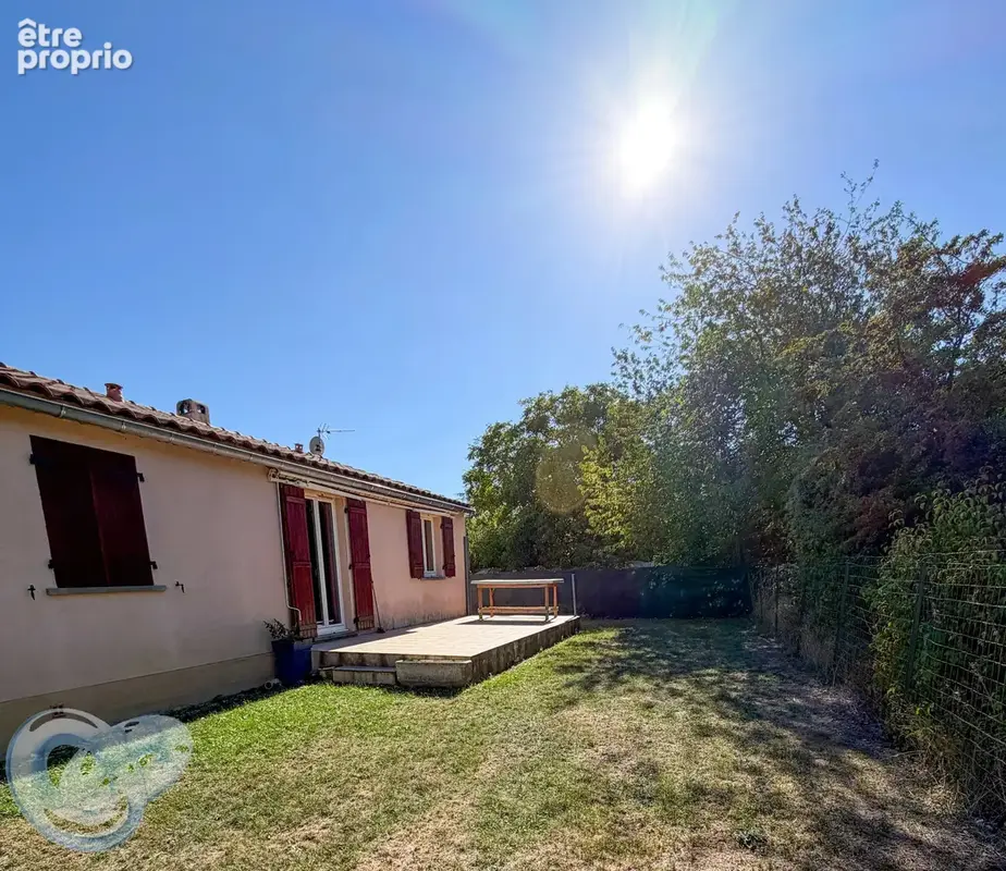 ST CHRISTOL - Maison de plain-pied de 86 m² habitables sur terrain de 930 m² avec garage attenant - - photo 2