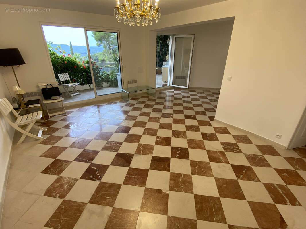 Appartement à LE CANNET