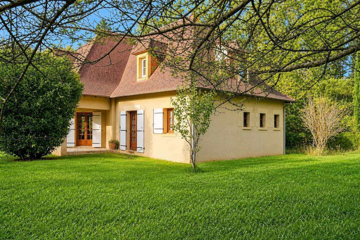 Maison 8 pièces spacieuse à Sainte-Foy-de-Longas - photo 18