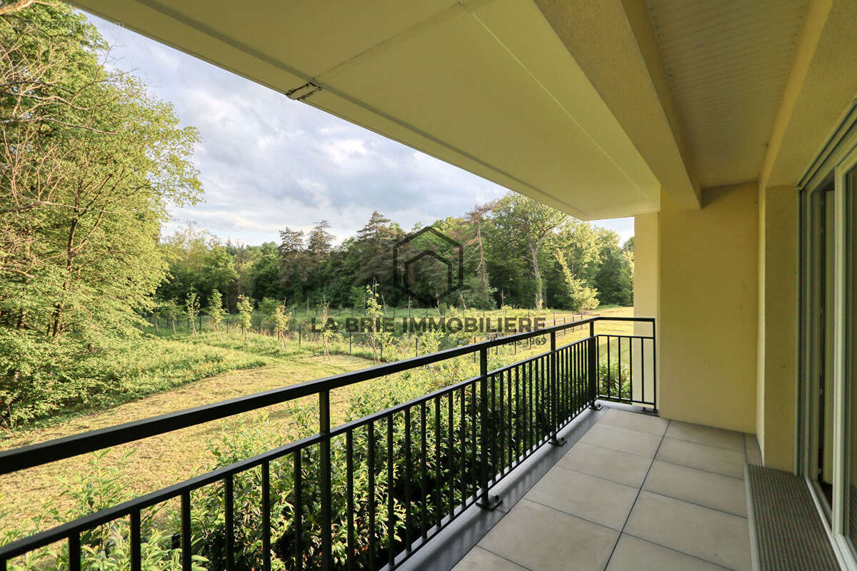 Appartement à EMERAINVILLE