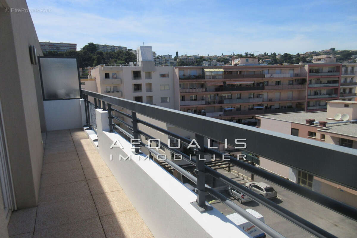 Appartement à SAINT-LAURENT-DU-VAR