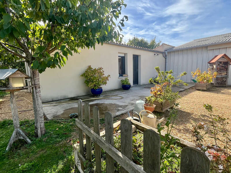 Maison à SAINTE-RADEGONDE-DES-NOYERS