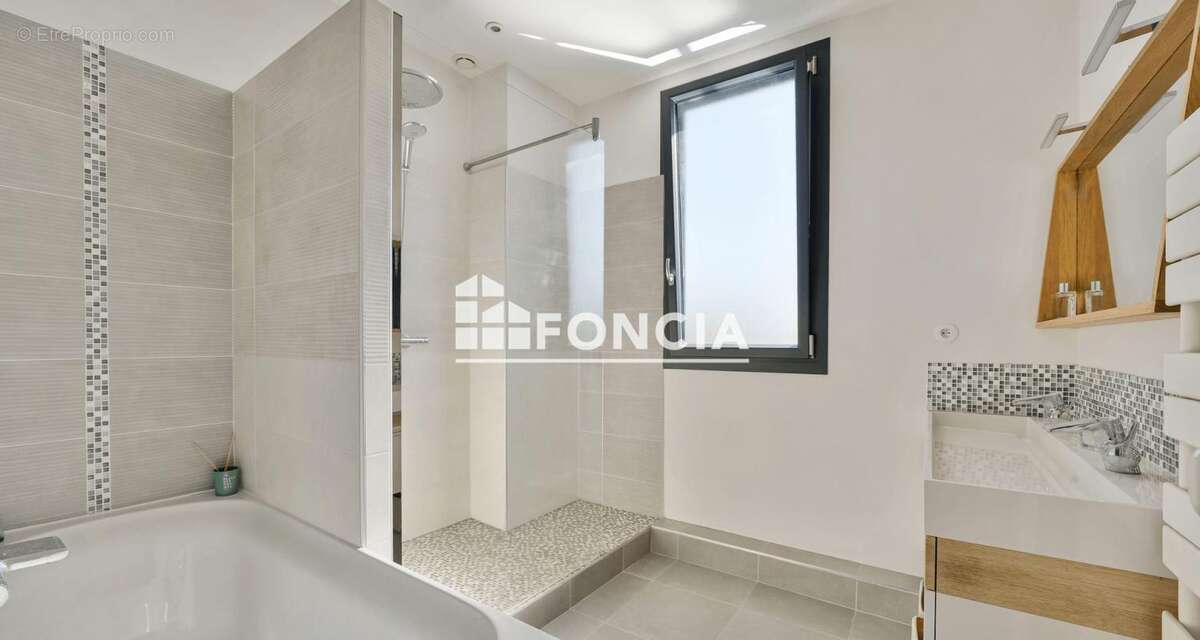 Maison à LE PLESSIS-ROBINSON