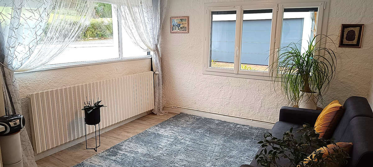 Maison à CREUZIER-LE-VIEUX