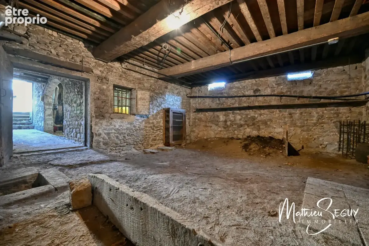 MILLERY – Beau potentiel pour cette maison P7 avec jardin, sous-sol et dépendances - photo 33