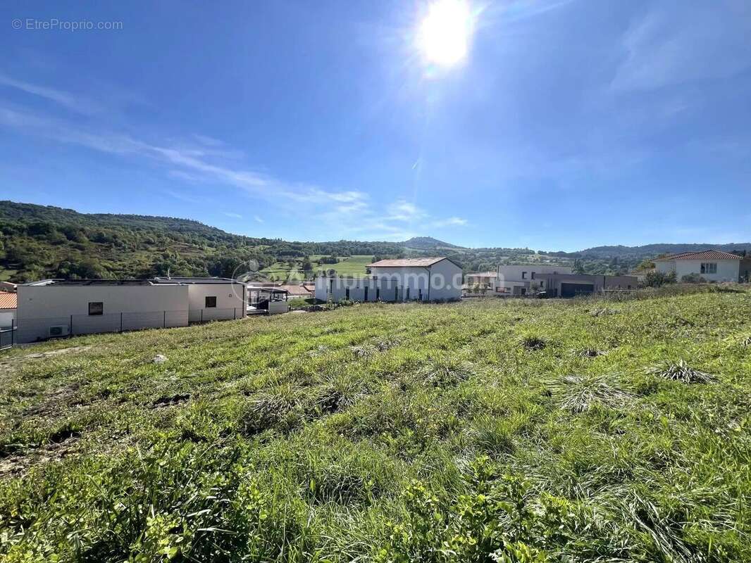 Terrain à ROMAGNAT